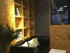 -新华里咖啡书吧(新华书店小寨店)