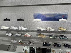 -SALOMON萨洛蒙(青岛海信店)
