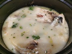 泉水珊瑚鱼头煲-小厨娘淮扬菜(六合欢乐港店)