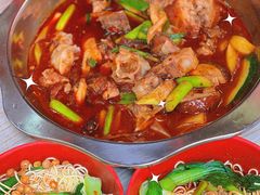 -爆炸头阿姨小四川正宗川味小吃(无任何分店)