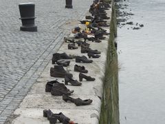 -多瑙河畔鞋履雕塑