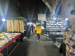 -吴山路夜市
