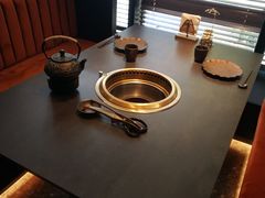 靠窗位-铭牛烧肉·和牛海鲜自助(高新月牙湖店)