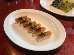 鱼子酱脆皮松板肉-解香楼(八盘岭路店)