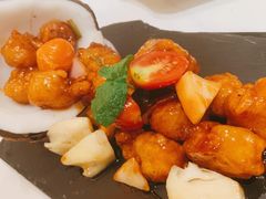 椰果酸甜咕唠虾-闻见中国海南菜(K11店)
