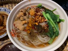 -爆炸头阿姨小四川正宗川味小吃(无任何分店)