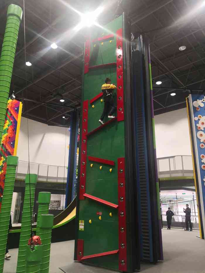 运动馆(成都银泰中心in99店)-"四星是给那个男教练的还有攀岩设备的