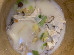 -滇香肴·云南菜蒸汽石锅鱼(云南北路店)