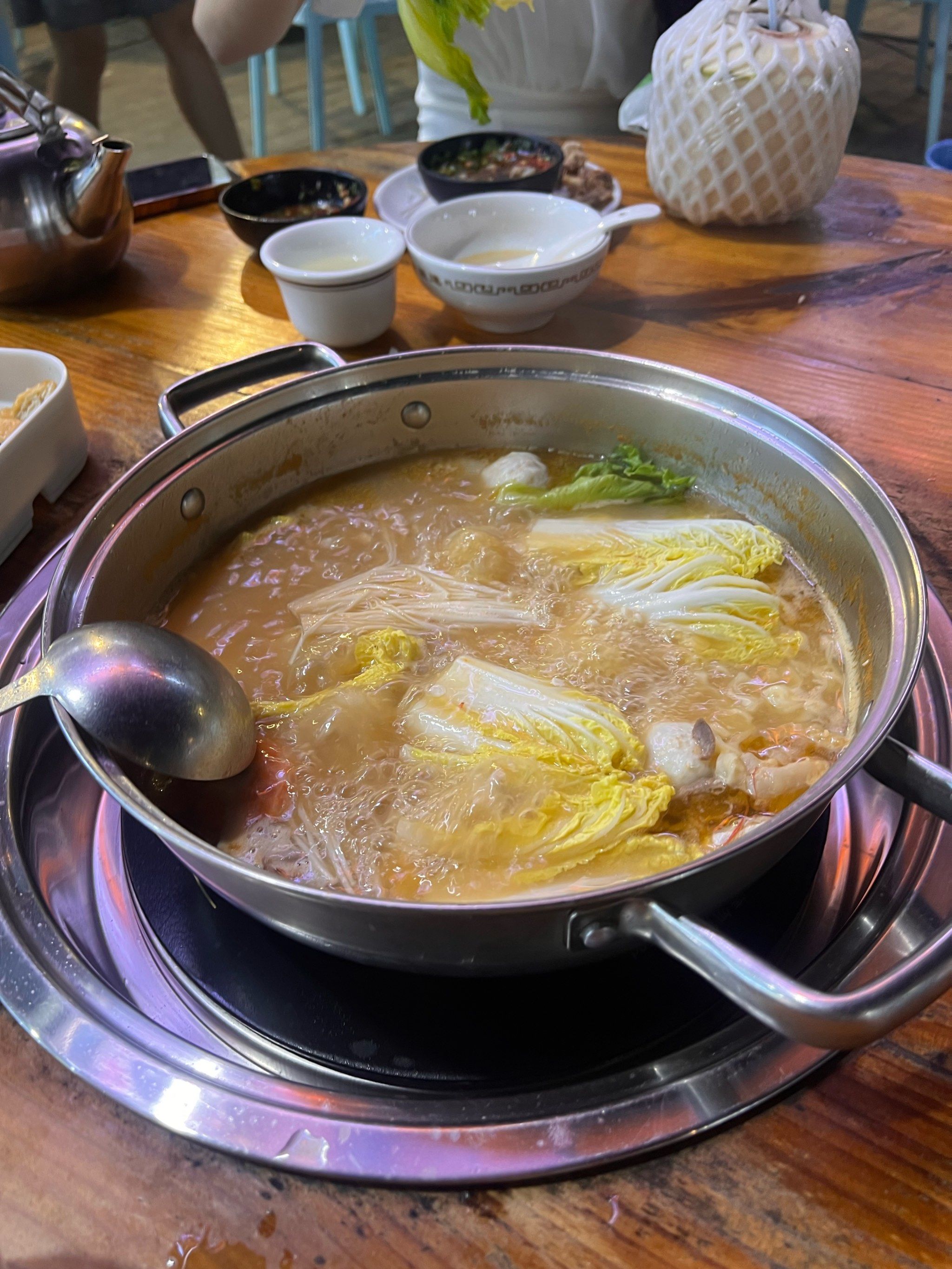 15一个很好喝 椰子香味很丰富 老板也很热情 户外没空调吃火锅有些热