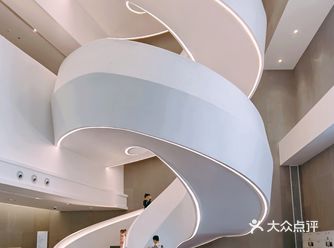 艺术空间的黑与白-光明美术馆