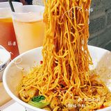 小伙伴带我来了这家成都风味面馆，小店虽然装修简单