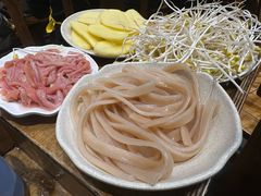 苕粉-肖肖酸萝卜鱼火锅(总店)