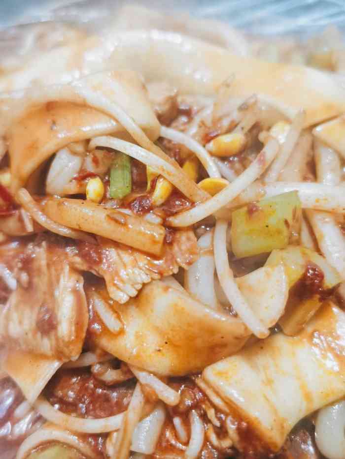 杨家酱米粉(奎屯总店)-"[薄荷]环境:店铺不算大,但是也算有蛮.