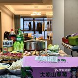 新年的氛围满桌来，幸福满满的草莓宴[惊叹]