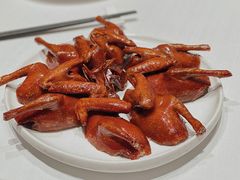 玻璃皮润烧乳鸽皇-北京厨房(SKP店)