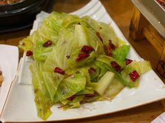 炝炒莲白-石磨豆花家常菜·牦牛排土火锅