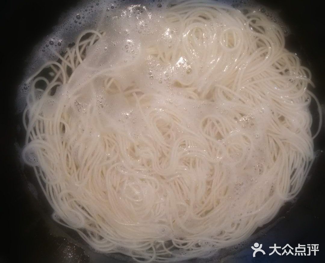 北方人最喜欢的主食！生菜肉丝面 