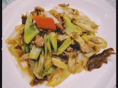 葱爆羊羔肉-巴扎美食·新疆菜·西域歌舞表演餐厅(新疆大厦店)