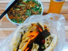 红油米线-老字号杨坡红油米线腊汁肉夹馍(东四道巷店)