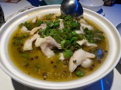酸汤煮嫩滑鱼片-小大董·烤鸭(王府井apm店)