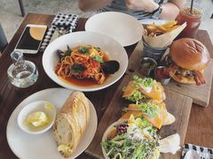 -ROAST coffee & eatery