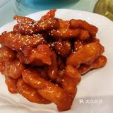 一层进来扫码登记，乘坐电梯来到三层