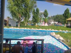 -黄河谷马拉湾海浪浴场