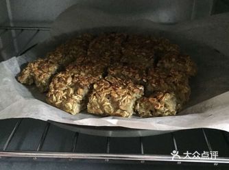 燕麦可以有效地降低人体中的胆固醇，经常食用