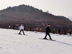 -济南卧虎山滑雪场