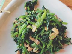 果仁菠菜-管氏翅吧(护国寺店)
