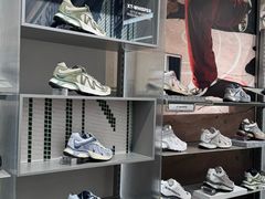 -SALOMON萨洛蒙(长沙国金街店)
