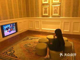 整个酒店的布置和格局就是定义为童话世界里庄严、温馨的城堡