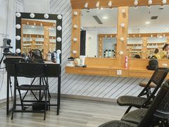 -金夫人化妆摄影职业培训学校