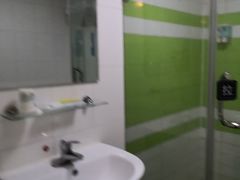 -7天连锁酒店(上海徐家汇龙华路地铁站店)