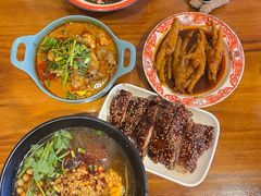 -爆炸头阿姨小四川正宗川味小吃(无任何分店)