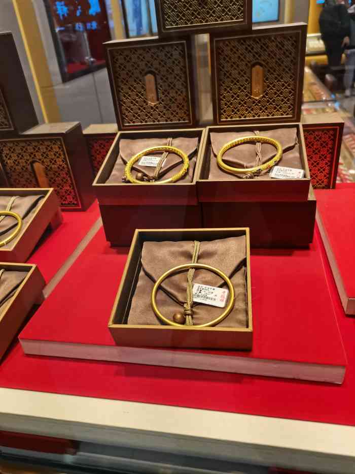 老凤祥(新业广场店)-"在老家看到的古法传承黄金手镯,手工费太高.