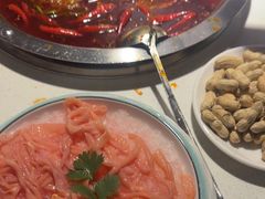-茅草房·河畔园林火锅