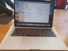 -Apple零售店(华贸购物中心店)