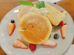 莓果奶油芝士舒芙蕾松饼-UPPER KITCHEN(延安路店)