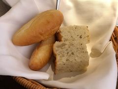 餐前面包-卡普里披萨·牛扒·下午茶