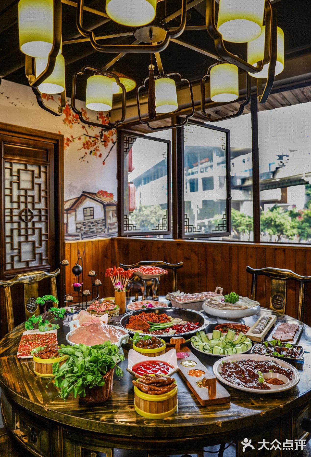 主业卖火锅，副业“开景区”