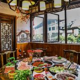 主业卖火锅，副业“开景区”