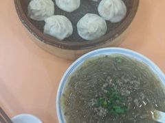 虾肉小笼和牛肉粉-新丰小吃(中山中路分店)