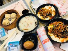皮蛋瘦肉粥-东方既白(上海浦东国际机场)