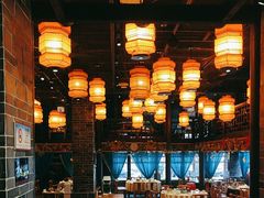 -帅巴人舅母子腊蹄民俗村