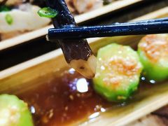 -胡须哥网红竹筒菜