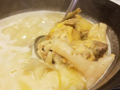 -鲜入围煮花胶鸡海鲜火锅