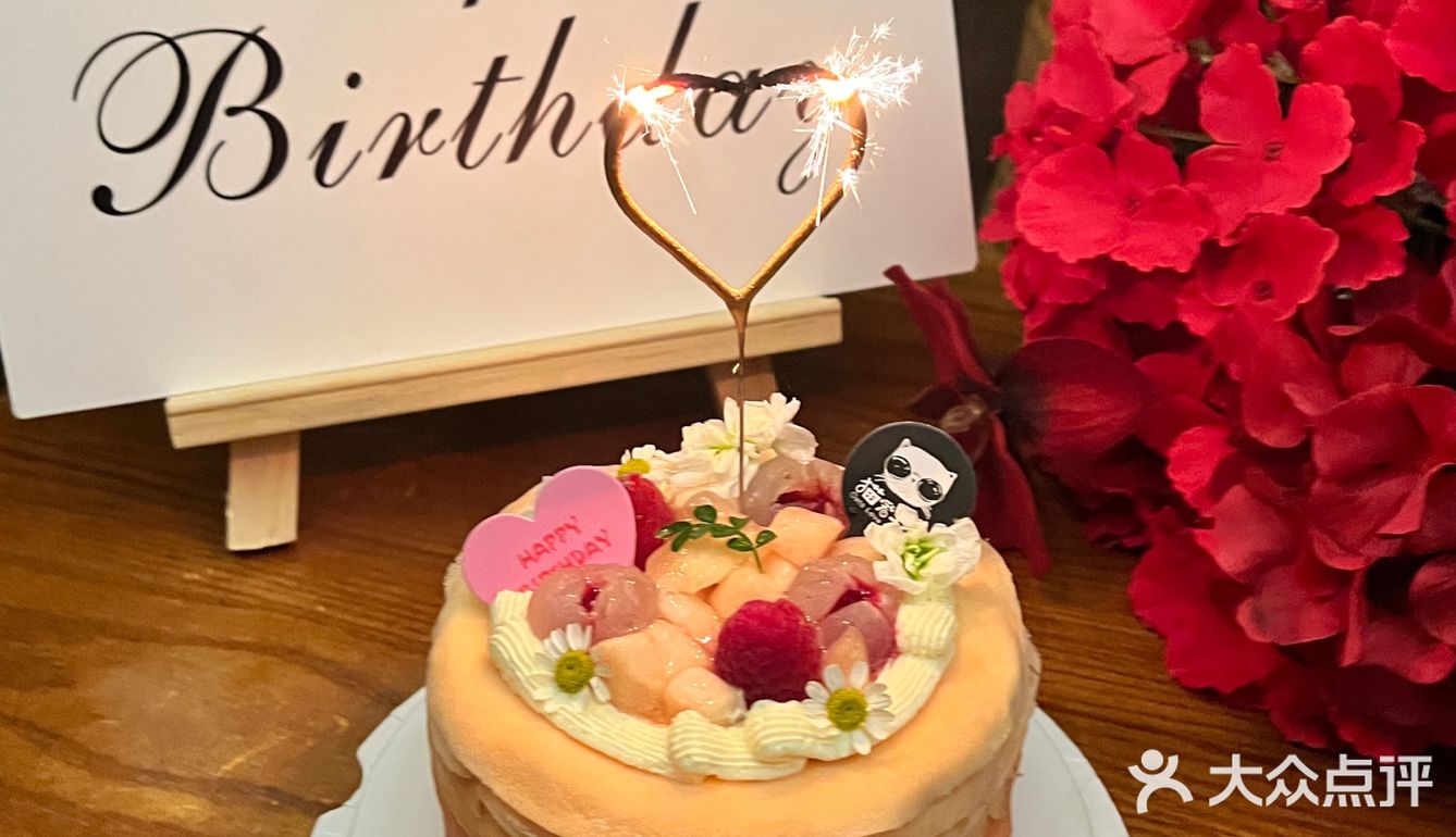 在广州吃到七夕漂亮蛋糕！🎂是水蜜桃味的🍑