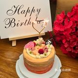 在广州吃到七夕漂亮蛋糕！🎂是水蜜桃味的🍑