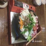 青春活力，态度也很好。很勤快，很热情，最后是菜品方面